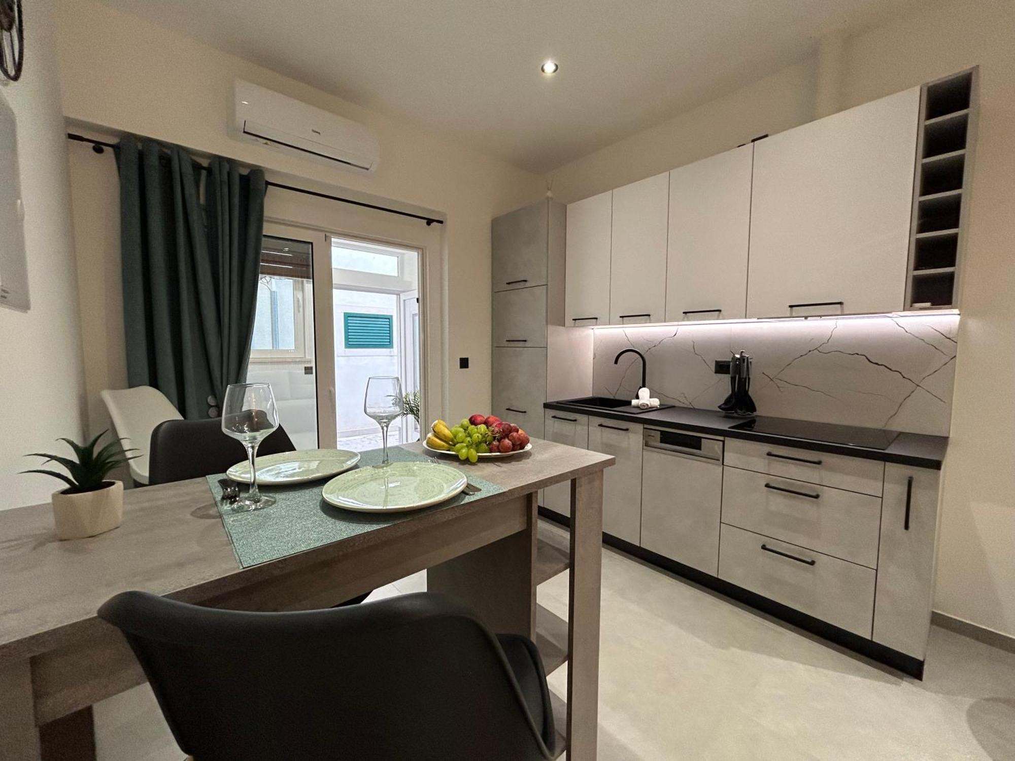 Center Nikolina Apartament *