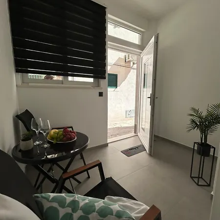Center Apartments Nikolina Bol Exterior photo