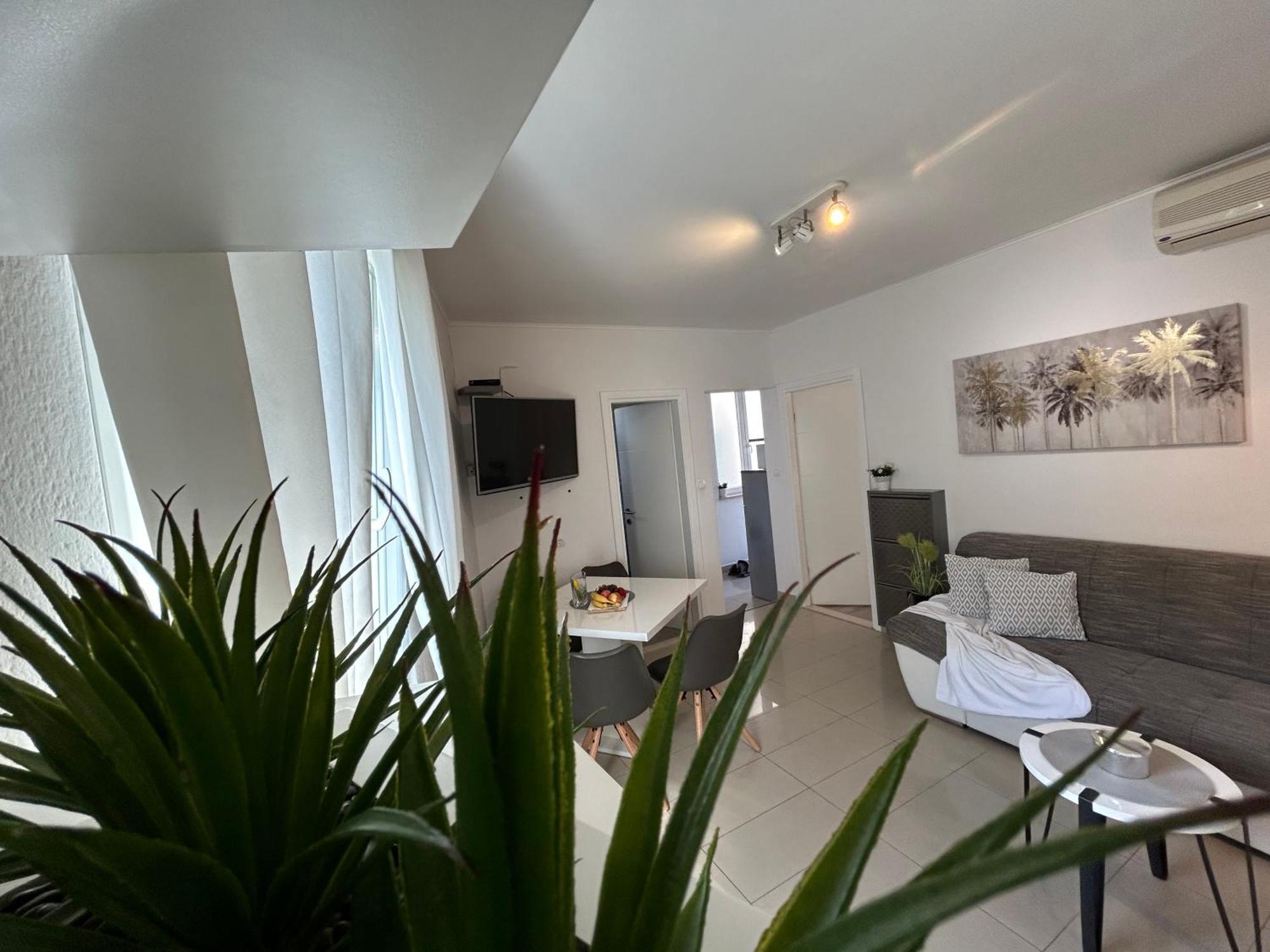 Apartment Center Nikolina Bol
