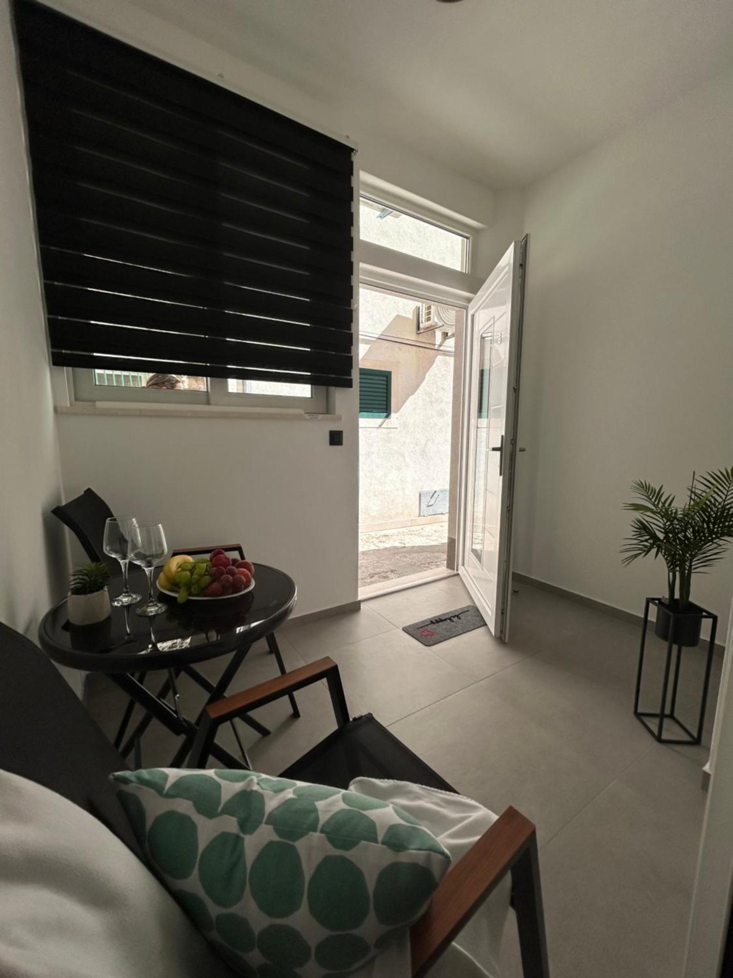 Center Nikolina Apartment Bol