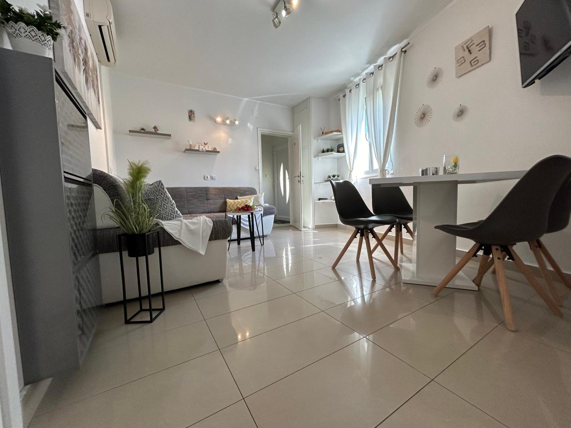 Center Nikolina Apartment Bol